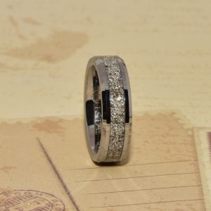 Bague commémorative sur mesure en tungstène avec cendres intégrées